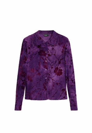 Chemise à manches longues violette avec un motif floral dans des teintes plus sombres. Fabriquée en tissu doux, elle présente un devant boutonné et un design de col classique.