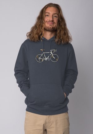 Dunkelblaue Baumwollkapuzenjacke mit einem weißen Fahrraddekor auf der Brust. Das Design umfasst braune Akzente an den Lenkern und einen strukturierten Stoff.