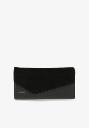 Sort pung med en blanding af glat læder og ruskind. Bemærkelsesværdigt trekantet klapdesign med guldbranding og slankt, minimalistisk udseende.