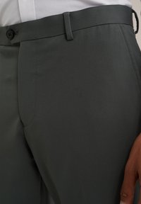 Thumbnail Image 4