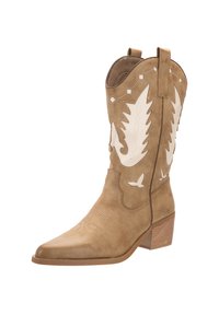 Bota de vaquero de ante marrón con punta afilada, costuras decorativas en blanco y patrones de hojas y pájaros. Tacón grueso y lengüetas de agarre en la parte superior.