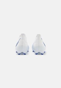 adidas Performance PREDATOR EDGE.3 LACELESS FG - Botas de futebol com pitões - footwear white/hi-res blue