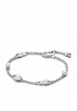 Silver chain bracelet featuring three white pearls, alternating in size, with a lobster clasp and an extending chain for adjustable fit.