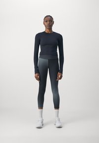 Nike Performance ONE CAPSULE - Hosszú ujjú felső - black