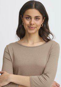 Fransa DOTTA TEE - Ilgarankovis viršutinės dalies drabužis - desert taupe