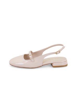 Slingback-Schuhe aus glänzendem, nude-farbenem Lackleder mit einer quadratischen Zehenform, einem kleinen Blockabsatz und einem dekorativen Riemen mit einer goldenen Schnalle.