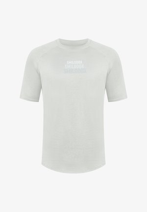 Vaaleanharmaa lyhythihainen T-paita, joka on valmistettu teksturoidusta kankaasta. Rintakehällä on vaaleanharmaa logo. Pyöristetty helma.