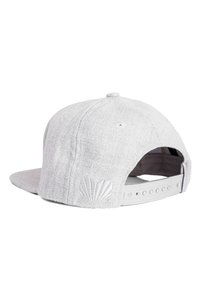 Grå kasket lavet af tekstureret stof med flad skygge, justerbar snapback-lukning og et forhøjet skal-logo bagpå.