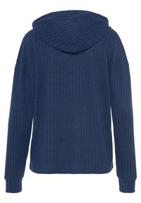 Felpa a righe ribbed blu navy con cappuccio foderato, maniche lunghe e vestibilità rilassata. Il tessuto ha una consistenza morbida con righe verticali.