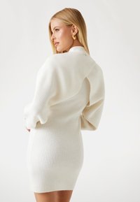 Guess CRISS CROSS AM RÜCKEN - Pullover - weiß