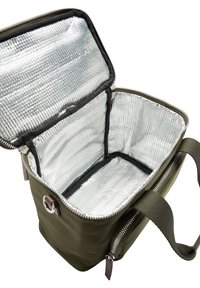 Izolowana torba na lunch w oliwkowym zielonym materiale z wnętrzem wyłożonym srebrną folią. Posiada zamek błyskawiczny i solidne uchwyty do przenoszenia. Kompaktowy, prostokątny kształt.