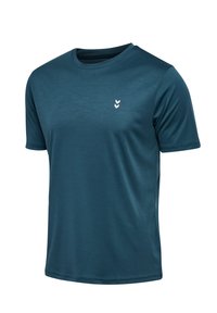 T-shirt de sport à manches courtes en teal, fabriqué en tissu lisse. Il présente un col ras du cou et un petit logo blanc sur le côté supérieur gauche.