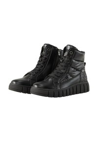 Botas altas negras de cuero liso, con un panel lateral texturizado, punta redonda, suela de goma gruesa y cremalleras decorativas.