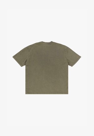 Olive roheline puuvillane T-särk, lühikeste varrukatega, ümmargune kaelus, lõdva silueti ja ühetooniline ilma graafikata, õrn tekstuur nähtav.