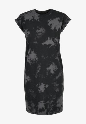 Černé šaty tričkového stylu s šedým tie-dye vzorem. Bavlněný materiál, kulatý výstřih, krátké rukávy, volný střih, délka po kolena.
