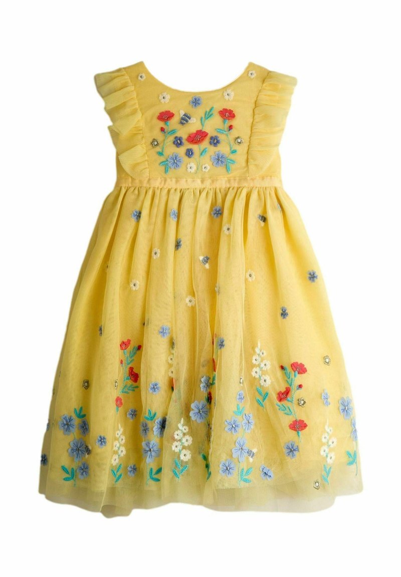 Vestido amarillo sin mangas con tirantes fruncidos en los hombros, bordado floral en rojo, azul y blanco, con falda de tul en capas.