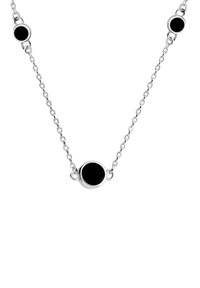 Silberne Kettenhalskette mit drei runden schwarzen Akzenten, zwei kleineren und einem größeren, mit einer glatten Oberfläche und verknüpftem Design.