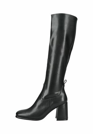 Hoge zwarte leren laars met blokhak en trekker aan de achterkant, ontworpen voor damesmode en formele kleding.