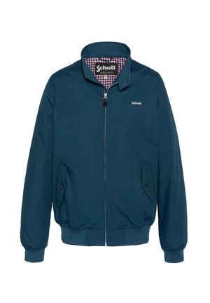 Chaqueta bomber en color azul verdoso, fabricada con tejido suave, que cuenta con cierre de cremallera, bolsillos laterales y un forro interior a cuadros. Logo de Schott en el pecho.