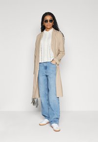 ONLY ONLHARLEY BAGGY LOOSE - Széles szárú - light blue denim