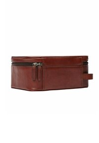 Bruine leren rechthoekige tas met een gestructureerde afwerking, voorzien van een bovenste ritssluiting en twee zijritszakken. Een handvat aan de zijkant is inbegrepen.