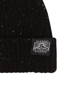 Béret en tricot noir avec une texture côtelée, featuring des accents en speckles blancs. Comprend un patch logo carré avec un design de montagne et de soleil.
