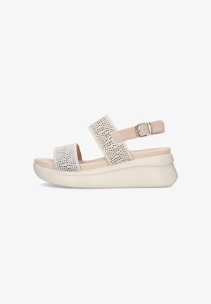 Sandalo beige con zeppa con cinturini traforati, fibbia regolabile alla caviglia e suola imbottita per il comfort.