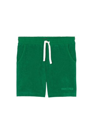Shorts en éponge verte avec un waistband à cordon de serrage, deux poches latérales et le logo "MARC O’POLO" imprimé en blanc.