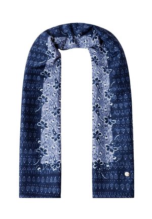 Longue écharpe bleue avec des motifs floraux et géométriques foncés, pliée en boucle lâche, sur fond blanc.