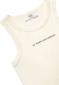 Geribbelde crèmekleurige tanktop met een ronde hals en zwarte tekst 'LE TEMPS DES CERISES'. Zachte stof met een lichte rek.