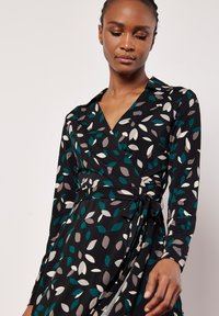 Apricot LEAF  - Skjortklänning - black