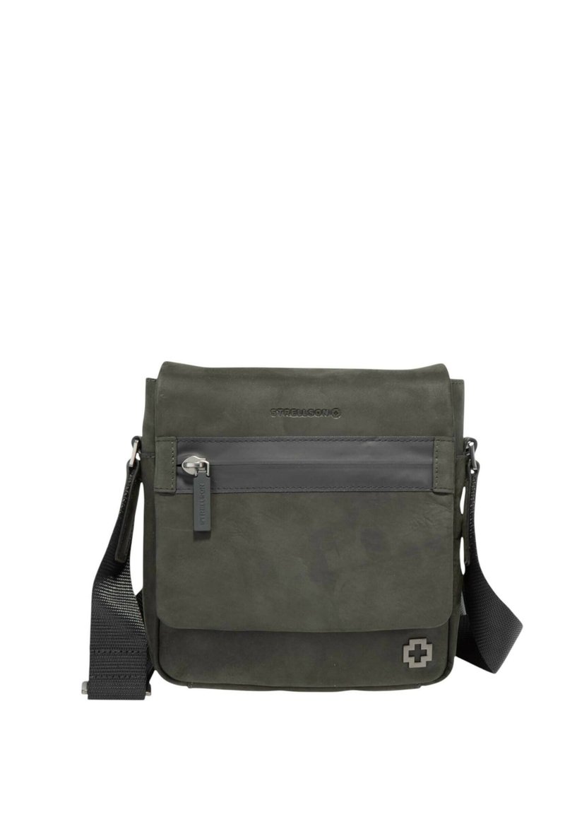 Zielona torba listonoszka wykonana z trwałego materiału, z przednią kieszenią na zamek, regulowanym paskiem oraz logo w dolnym prawym rogu.