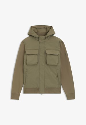 Oliivinvihreä takki hupulla, jossa on kaksi rintataskua ja yksi sivutasku, ribbatut hihat ja sileä pinta kauttaaltaan.