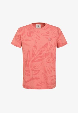 Koralen T-maica z teksturiranim, abstraktnim vzorcem lista, okroglo ovratnico, kratkimi rokavi in majhno logotipno nalepko spredaj.