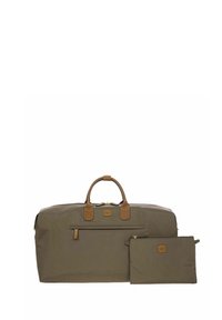 Sac de sport vert olive avec des accents en cuir beige, doté d'une poche avant zippée et d'une petite trousse assortie. Texture lisse, design robuste.