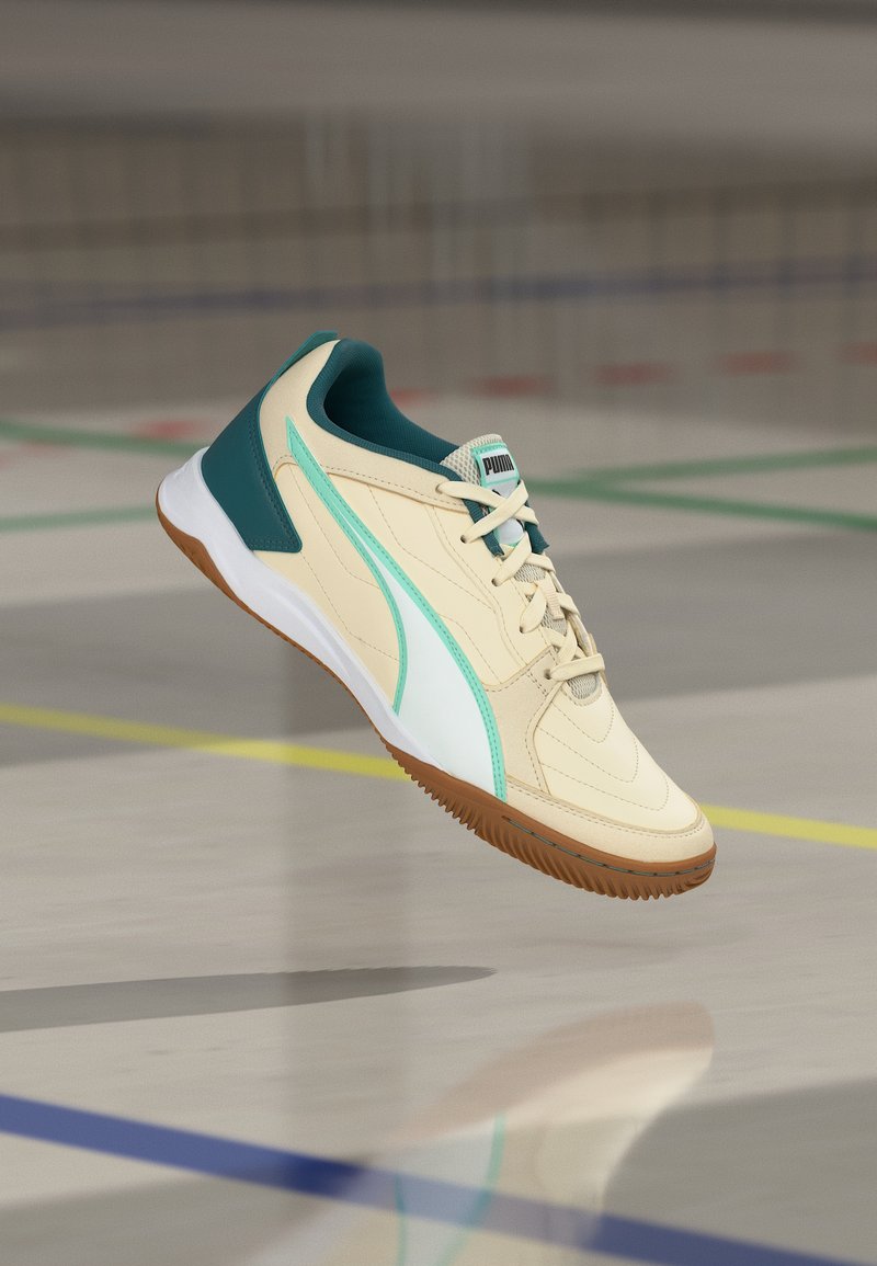 Puma PRESSING IV - Indoor football boots - sugared almond/white/emerald ...