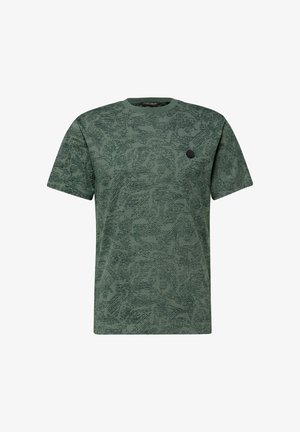 Zelené tričko s krátkým rukávem z měkkého materiálu, s texturovaným vzorem a malým černým logem na levé straně hrudníku.