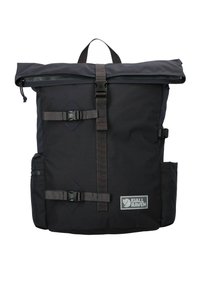 Schwarz und Fjällräven Roll-Top-Rucksack mit vorderen Schnallen, Seitentaschen, oberem Griff und Logopatch in der unteren rechten Ecke.