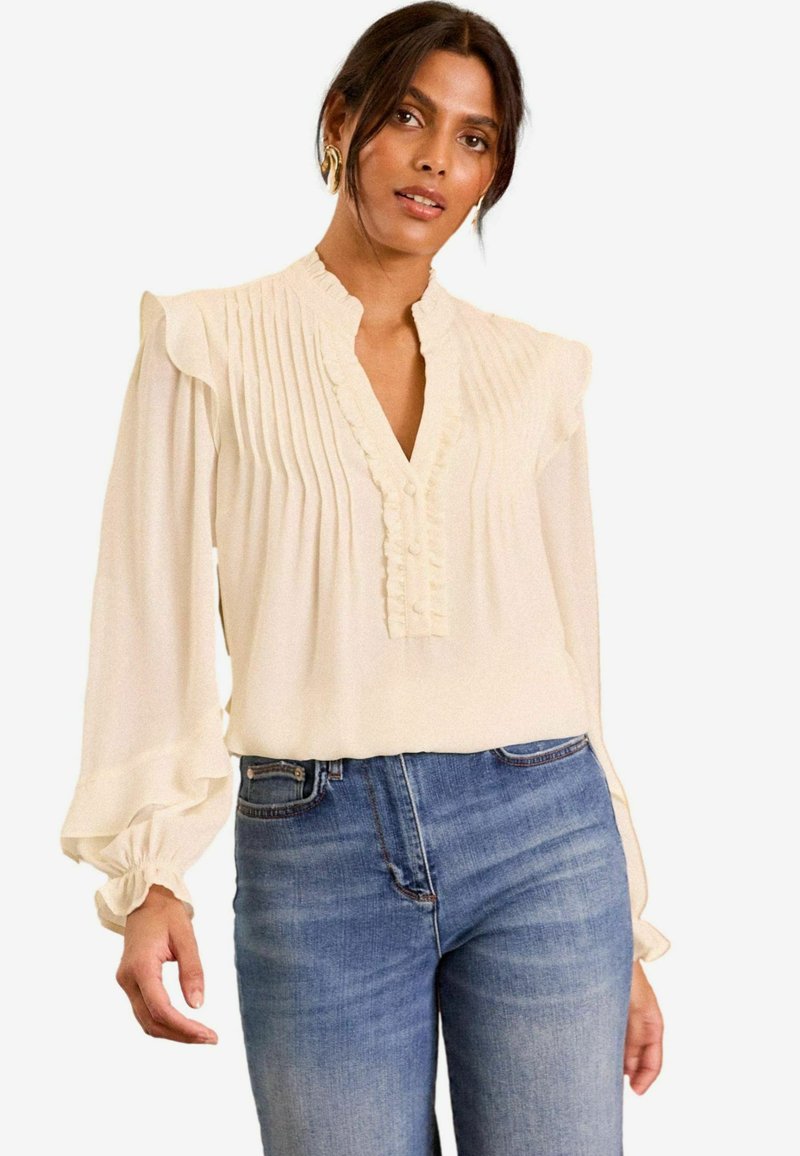Love & Roses PETITE FIT -PINTUCK RUFFLE DETAIL NOTCH NECK LONG SLEEVE - Bluza - ivory