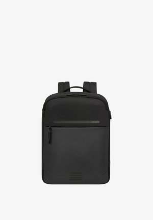 Schwarzer Rucksack mit einem eleganten, stromlinienförmigen Design. Aus strapazierfähigem Material gefertigt, mit verstellbaren Trägern, einer Front-Reißverschlusstasche und einem dezenten Logo.