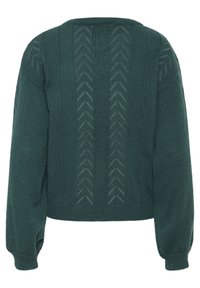 Teal pletený svetr s kulatým výstřihem, nadýchanými rukávy a vzorem herringbone na zadní straně. Měkká textura a běžný střih.