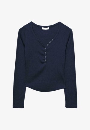 Marineblaues Langarmshirt mit V-Ausschnitt, versehen mit einer Reihe von sechs Knöpfen vorne. Weicher, strukturierter Stoff, leicht abgerundeter Saum.