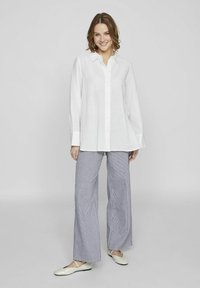VILA LOOSE FIT - Overhemdblouse - bright white
