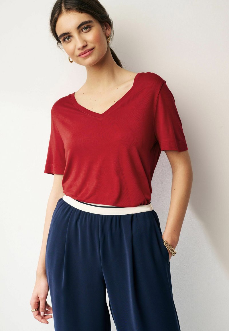 Next SLOUCH V-NECK- REGULAR FIT - Paprasti marškinėliai - red