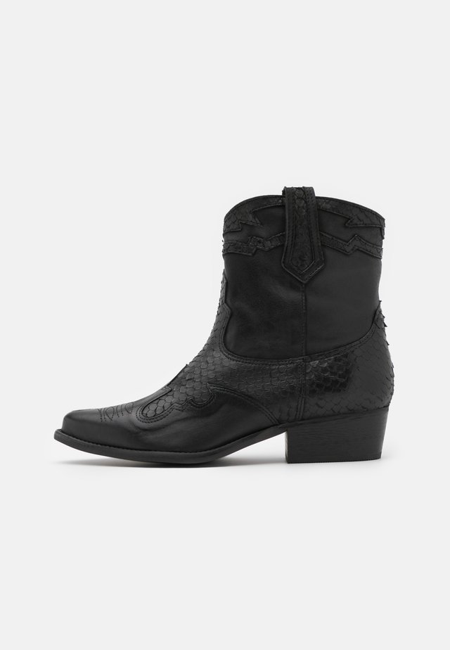 WEST - Santiags - black