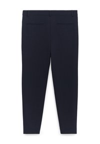 Pantaloni blu navy con una texture liscia, design affusolato e due tasche posteriori. Stile minimalista, con passanti per cintura e vestibilità sartoriale.