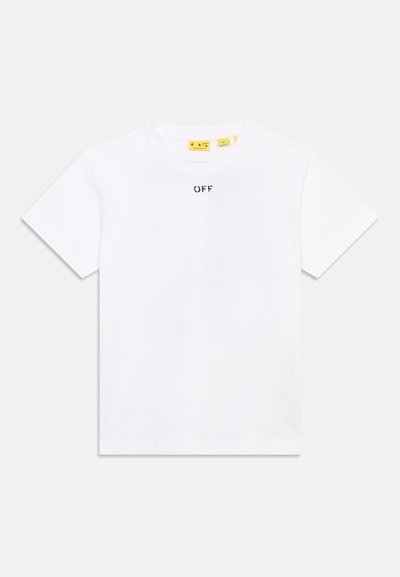 Λευκό βαμβακερό T-shirt με κοντά μανίκια και μικρό μαύρο κείμενο "OFF" τυπωμένο στο κέντρο του μπροστινού μέρους κοντά στον λαιμό.