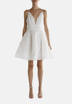 PLUNGE NECKLINE - Juhlamekko - white
