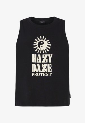 Camiseta sin mangas negra de algodón, que presenta un gran diseño gráfico en blanco con "HAZY DAZE PROTEST" y un sol con un símbolo yin-yang.