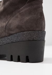 Alpe Stivaletti stringati - dark grey